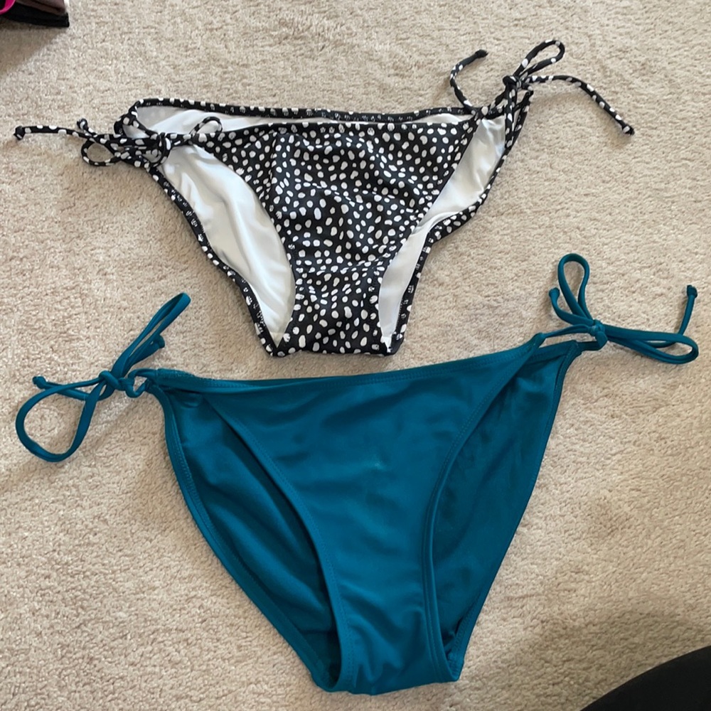 Lot of two bikini bottoms